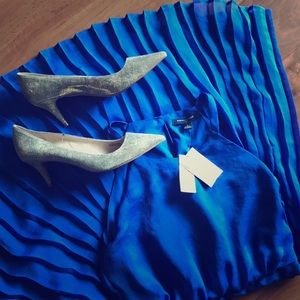 SOLD ON EBAY ‼️Banana Republic Navy Blue Pleated